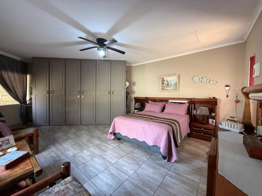 4 Bedroom Property for Sale in Geelhoutpark North West